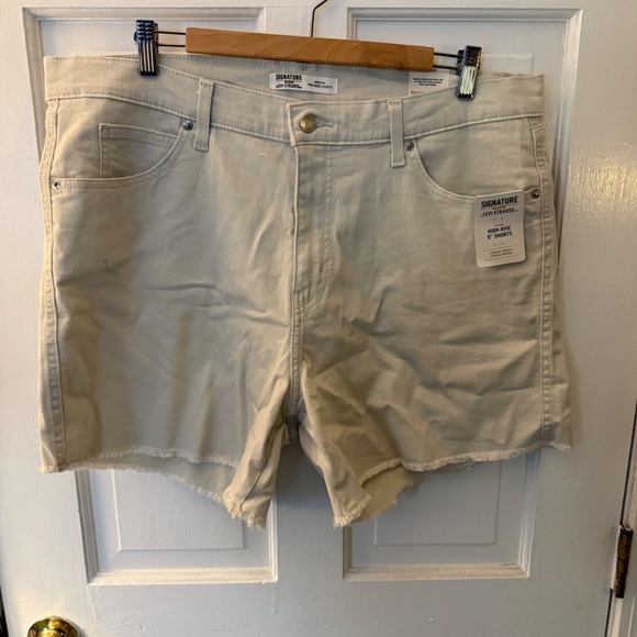Signature by Levi Strauss & Co. Gold Label Women's Heritage High Rise 5" Shorts - Picture 2 of 5